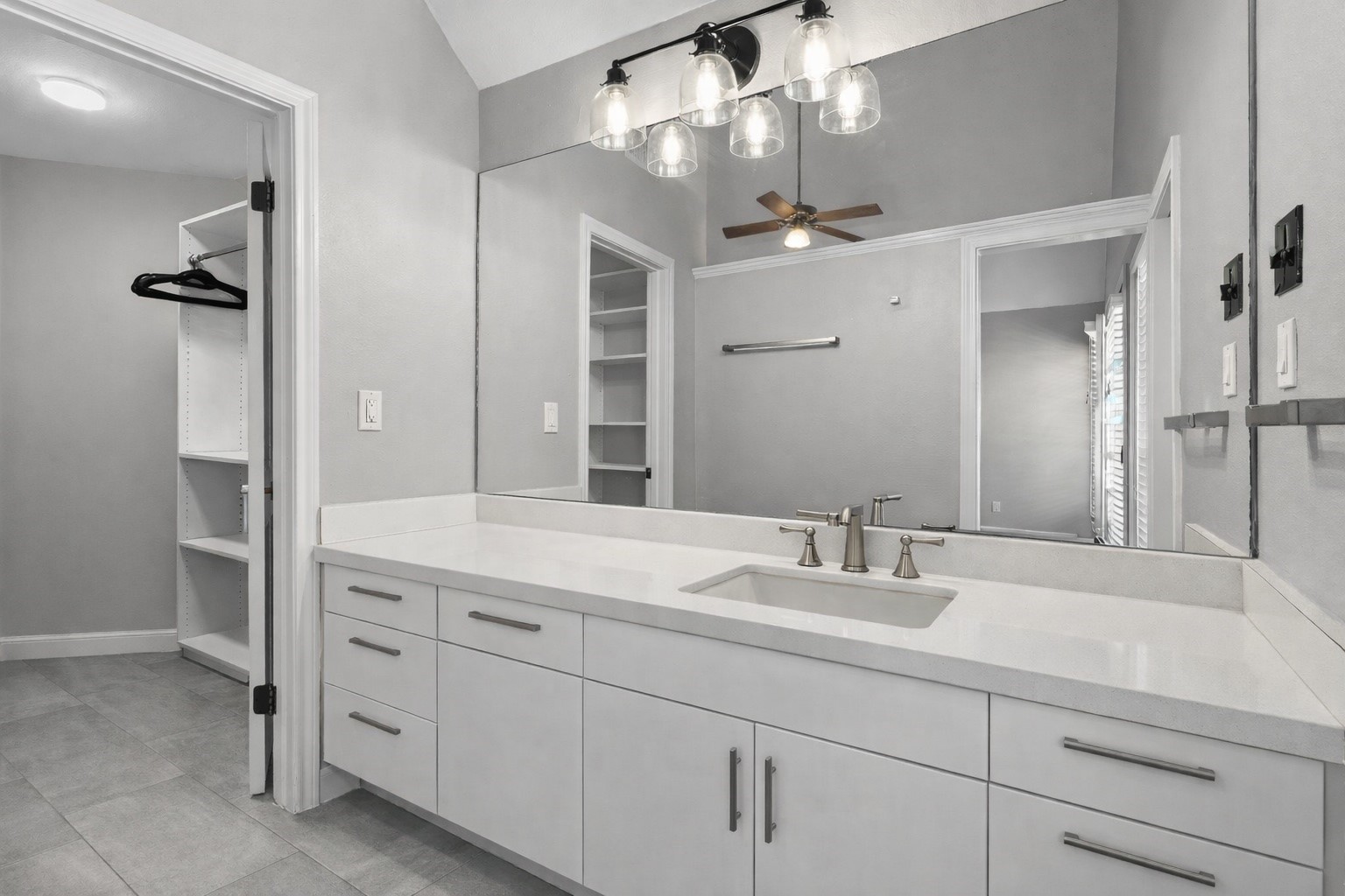 254 East 5th Street Houston, TX 77007 - Photo 16 of 31 **Virtually Renovated** The spacious primary bath offers an extended vanity with abundant counter space and storage below. A full-width mirror enhances the sense of scale, while the thoughtful layout connects seamlessly to both the bedroom and closet area for everyday convenience.