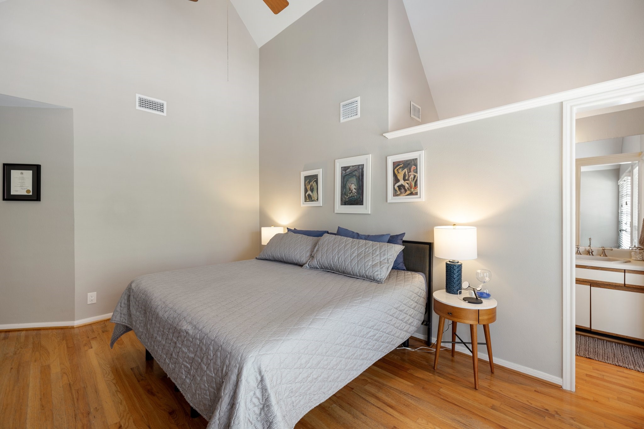 254 East 5th Street Houston, TX 77007 - Photo 22 of 40 a bedroom with a bed and wooden floor