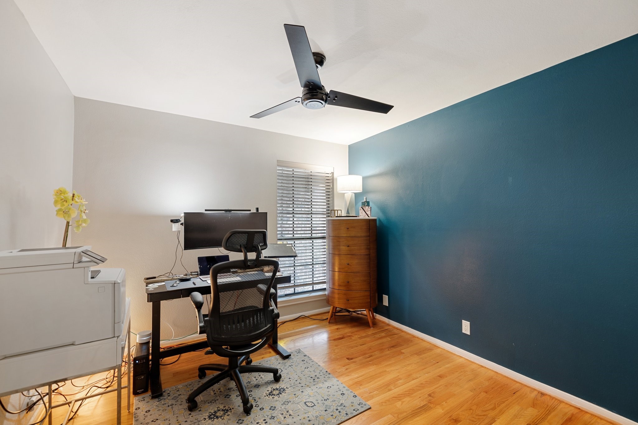 254 East 5th Street Houston, TX 77007 - Photo 26 of 40 a view of a workspace with furniture