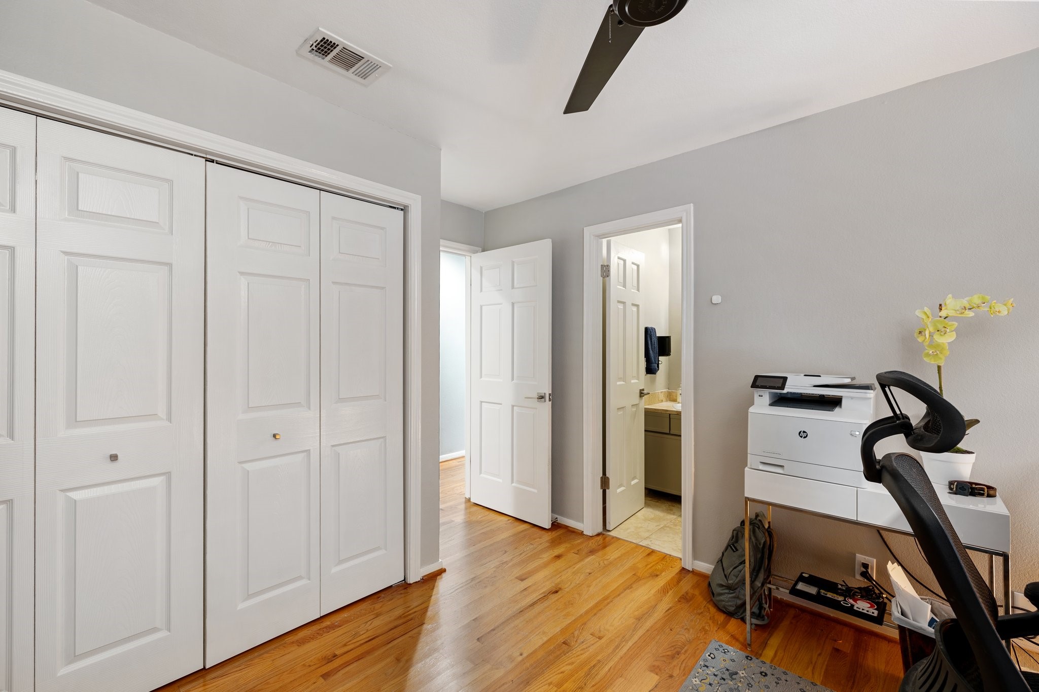 254 East 5th Street Houston, TX 77007 - Photo 27 of 40 a view of a room with gym equipment