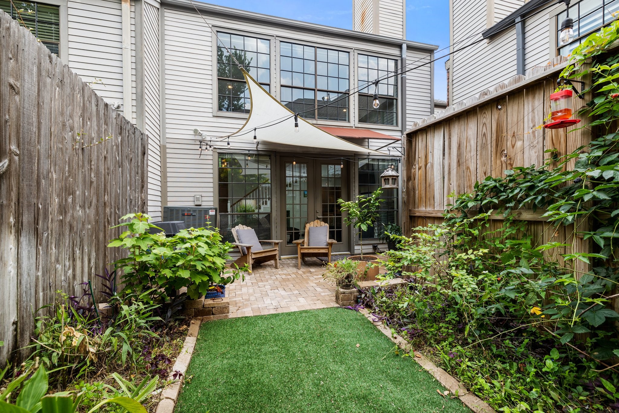 254 East 5th Street Houston, TX 77007 - Photo 33 of 40 a view of a chair and tables in the back yard of the house