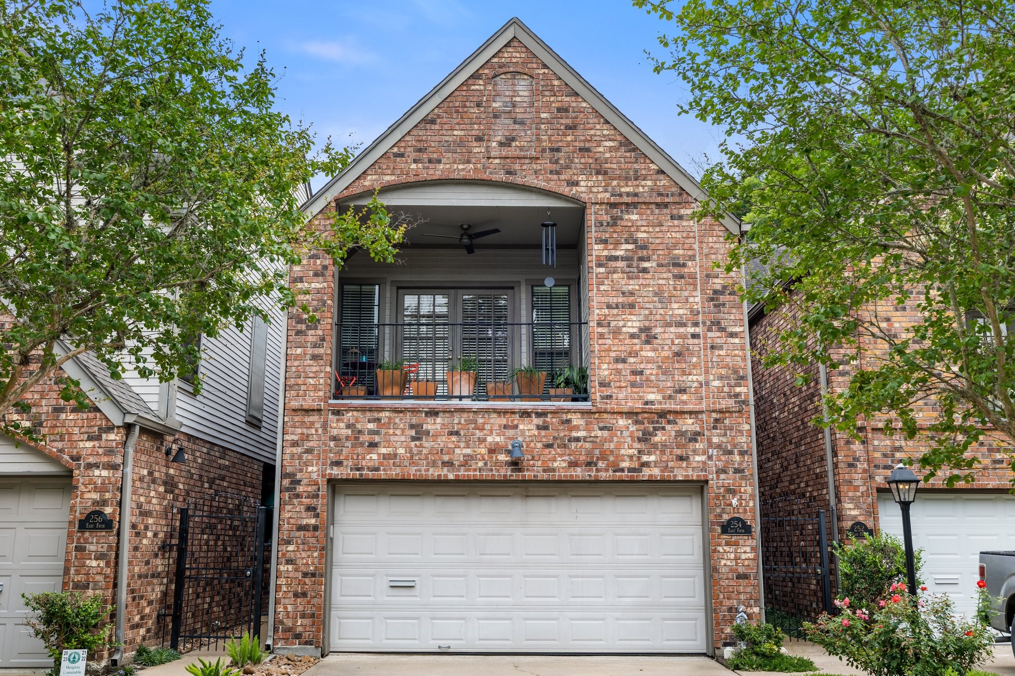 254 East 5th Street Houston, TX 77007 - Photo 35 of 40 a view of building with tree