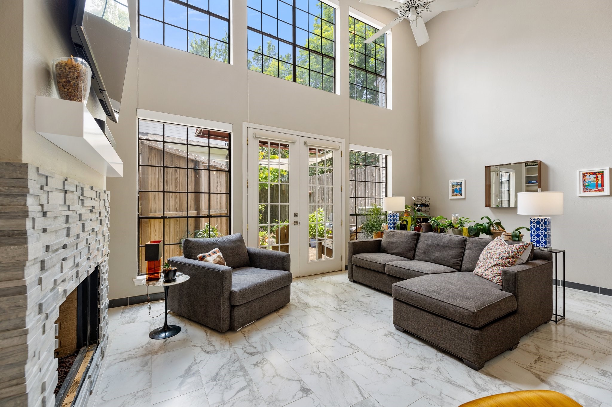 254 East 5th Street Houston, TX 77007 - Photo 6 of 40 a living room with furniture a fireplace and a large window