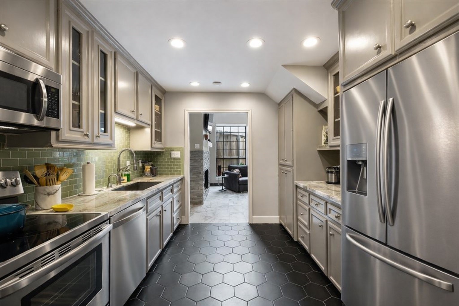 254 East 5th Street Houston, TX 77007 - Photo 9 of 40 a view of a kitchen with stainless steel appliances