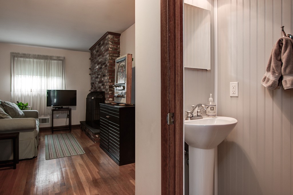 21 Berkeley Road Framingham, MA 01701 - Photo 13 of 30 Gallery Image 13