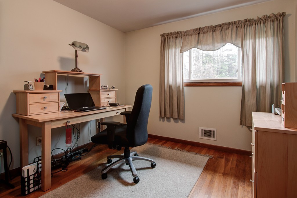21 Berkeley Road Framingham, MA 01701 - Photo 17 of 30 Gallery Image 17