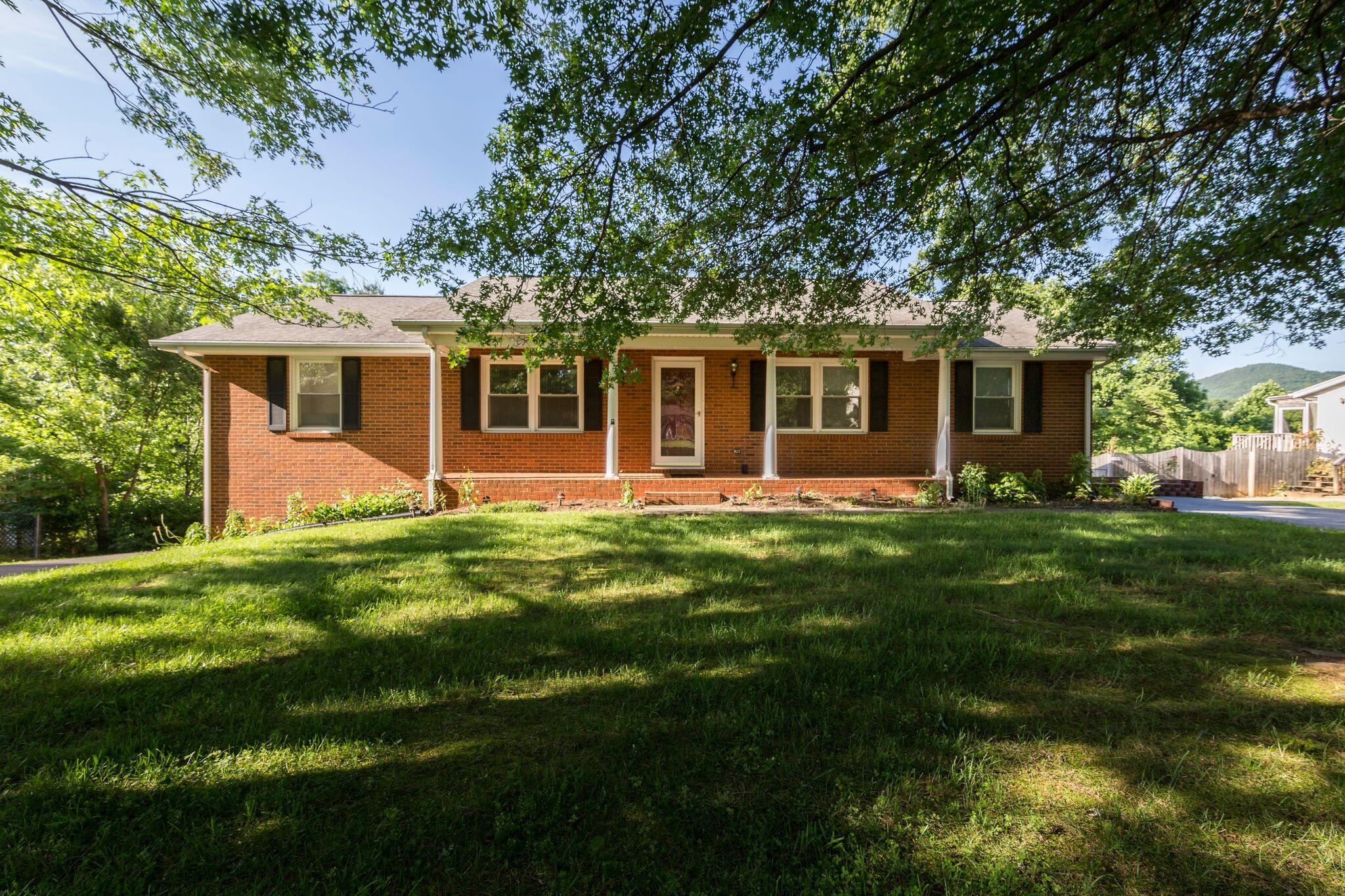 214 Apple Tree Road Roanoke, VA 24019 - Photo 1 of 33 2-214 Appletree Rd