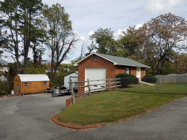 214 Apple Tree Road Roanoke, VA 24019 - Photo 3 of 33 Rear view w/ det. garage