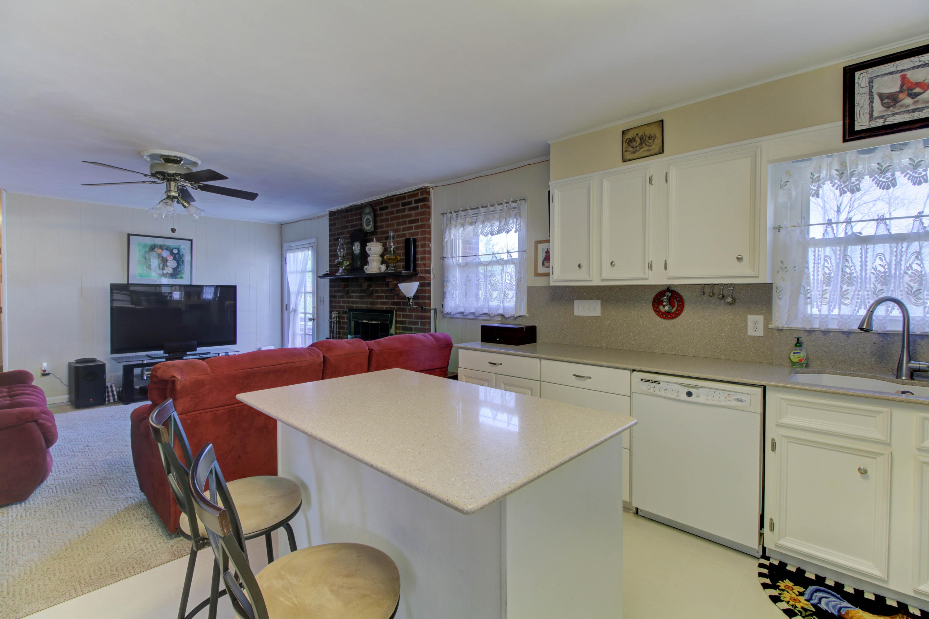 214 Apple Tree Road Roanoke, VA 24019 - Photo 9 of 33 IMG_1501_2_3_4_5_6_7