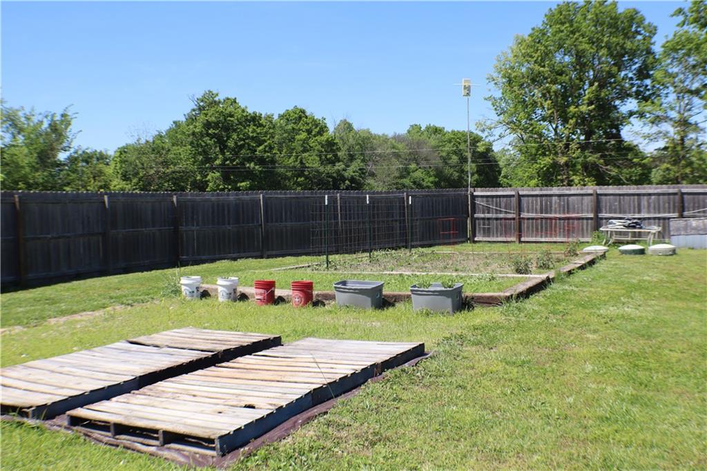 32301 East State Rte B Garden City, MO 64747 - Photo 11 of 27