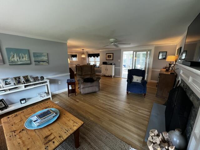 Living Room 13
