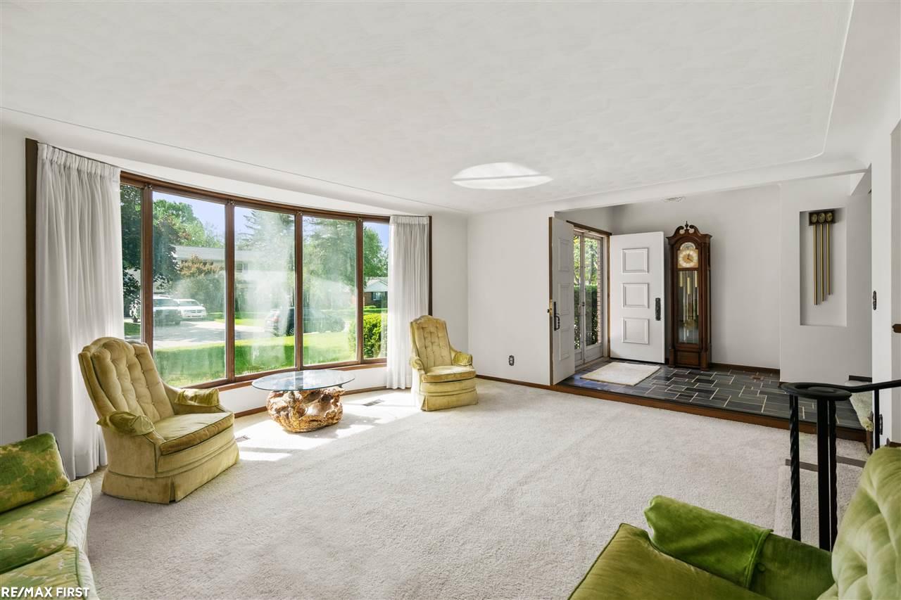 2098 Chalet Drive Rochester Hills, MI 48309 - Photo 7 of 36