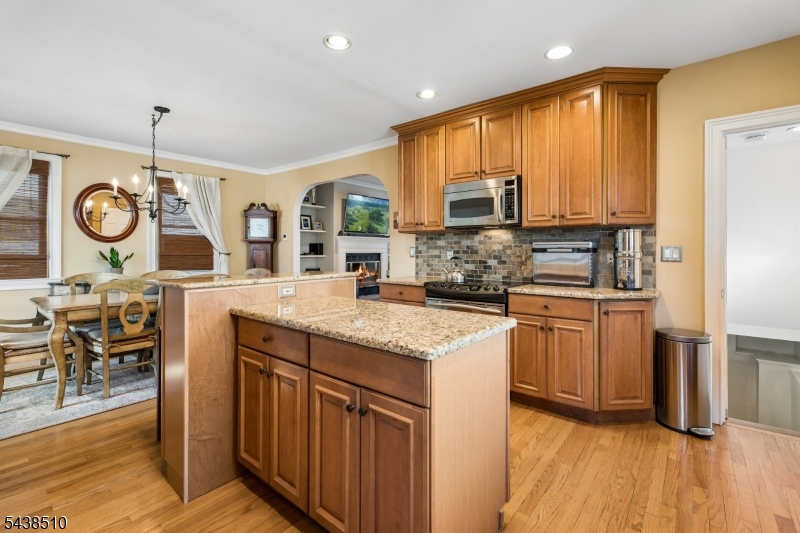 12 Remer Avenue Springfield, NJ 07081 - Photo 4 of 25