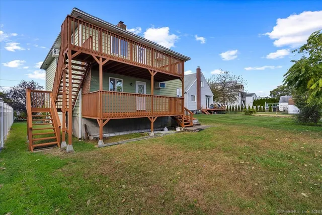 a view of an house with backyard and pool