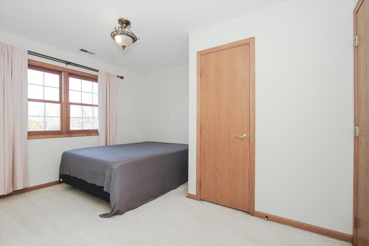 944 1st Street, Unit 944 Batavia, IL 60510 - Photo 18 of 26 a room with a bed and a window