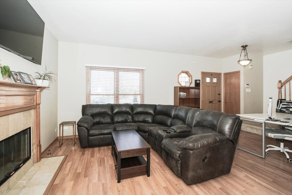 944 1st Street, Unit 944 Batavia, IL 60510 - Photo 4 of 26 a living room with furniture and a fireplace
