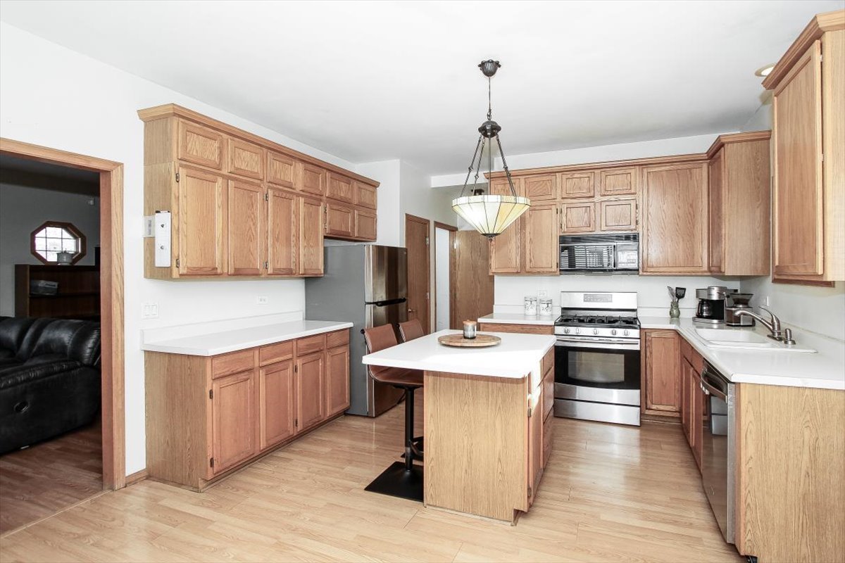 944 1st Street, Unit 944 Batavia, IL 60510 - Photo 10 of 26 a kitchen with stainless steel appliances a sink stove and refrigerator
