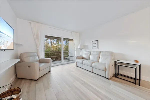 $2,500 | 72 7th Street South, Unit 310, Naples, FL 34102