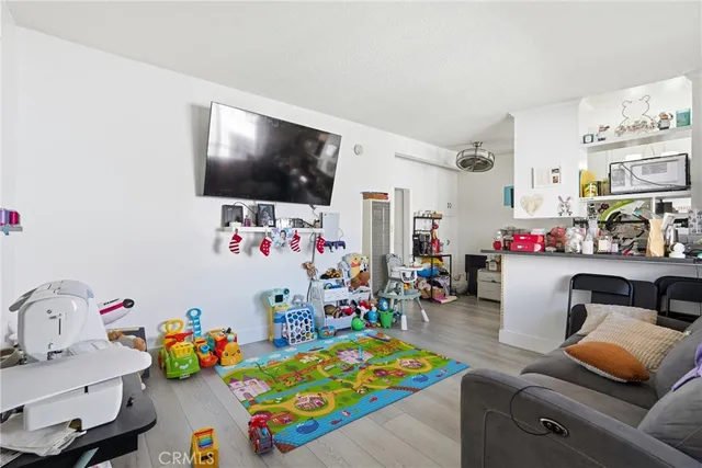 $2,000,000 | 1207 South Catalina Street, Los Angeles, CA 90006