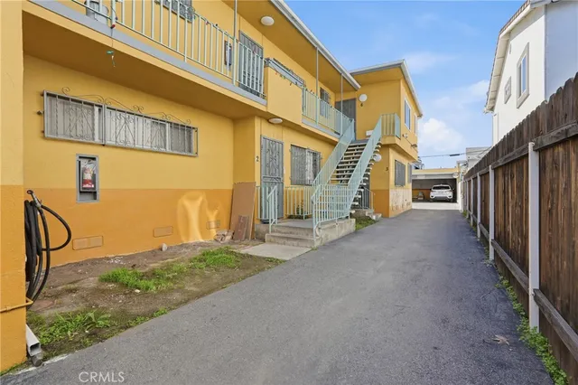 $2,000,000 | 1207 South Catalina Street, Los Angeles, CA 90006