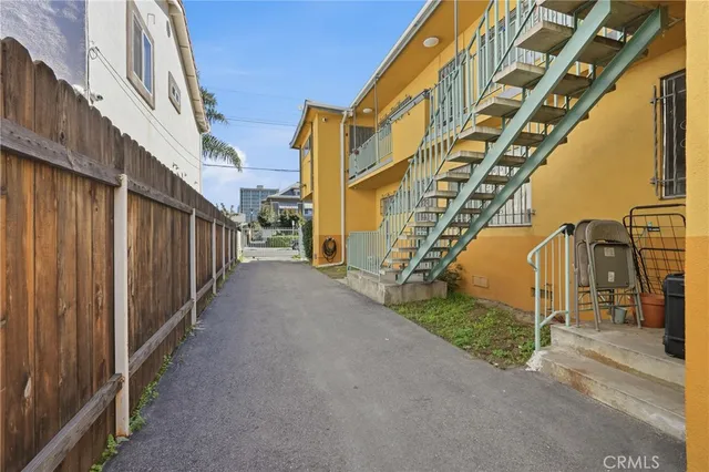 $2,000,000 | 1207 South Catalina Street, Los Angeles, CA 90006