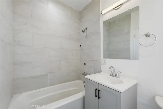 $2,000,000 | 1207 South Catalina Street, Los Angeles, CA 90006