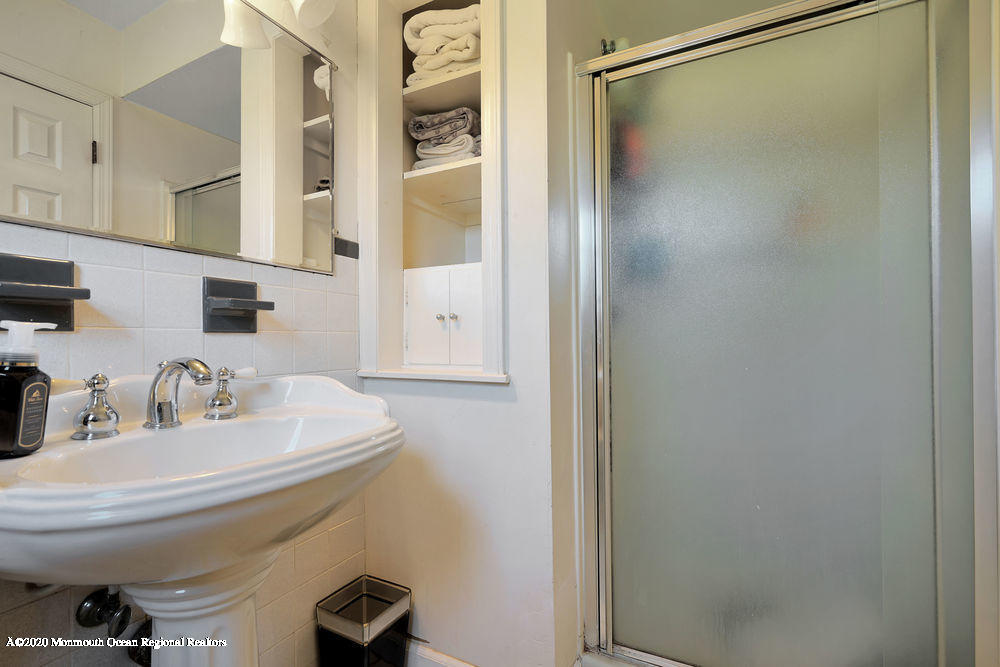 13 Hill Road Lincroft, NJ 07738 - Photo 38 of 44 MASTER SUITE BATH