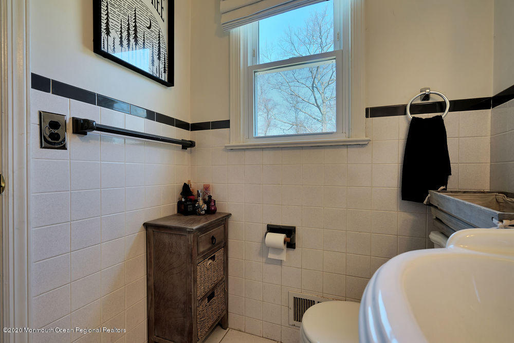 13 Hill Road Lincroft, NJ 07738 - Photo 39 of 44 MASTER SUITE BATH