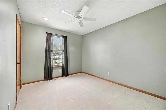 $370,000 | 15209 West 91st Place, Lenexa, KS 66219