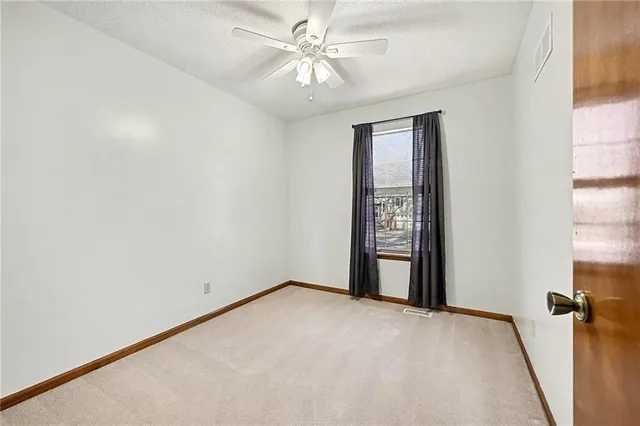 $370,000 | 15209 West 91st Place, Lenexa, KS 66219