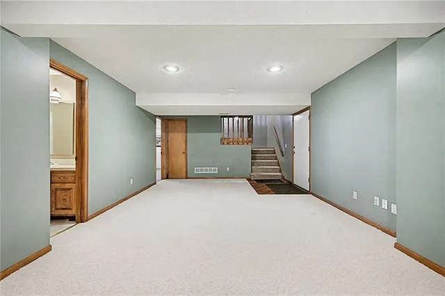 $370,000 | 15209 West 91st Place, Lenexa, KS 66219