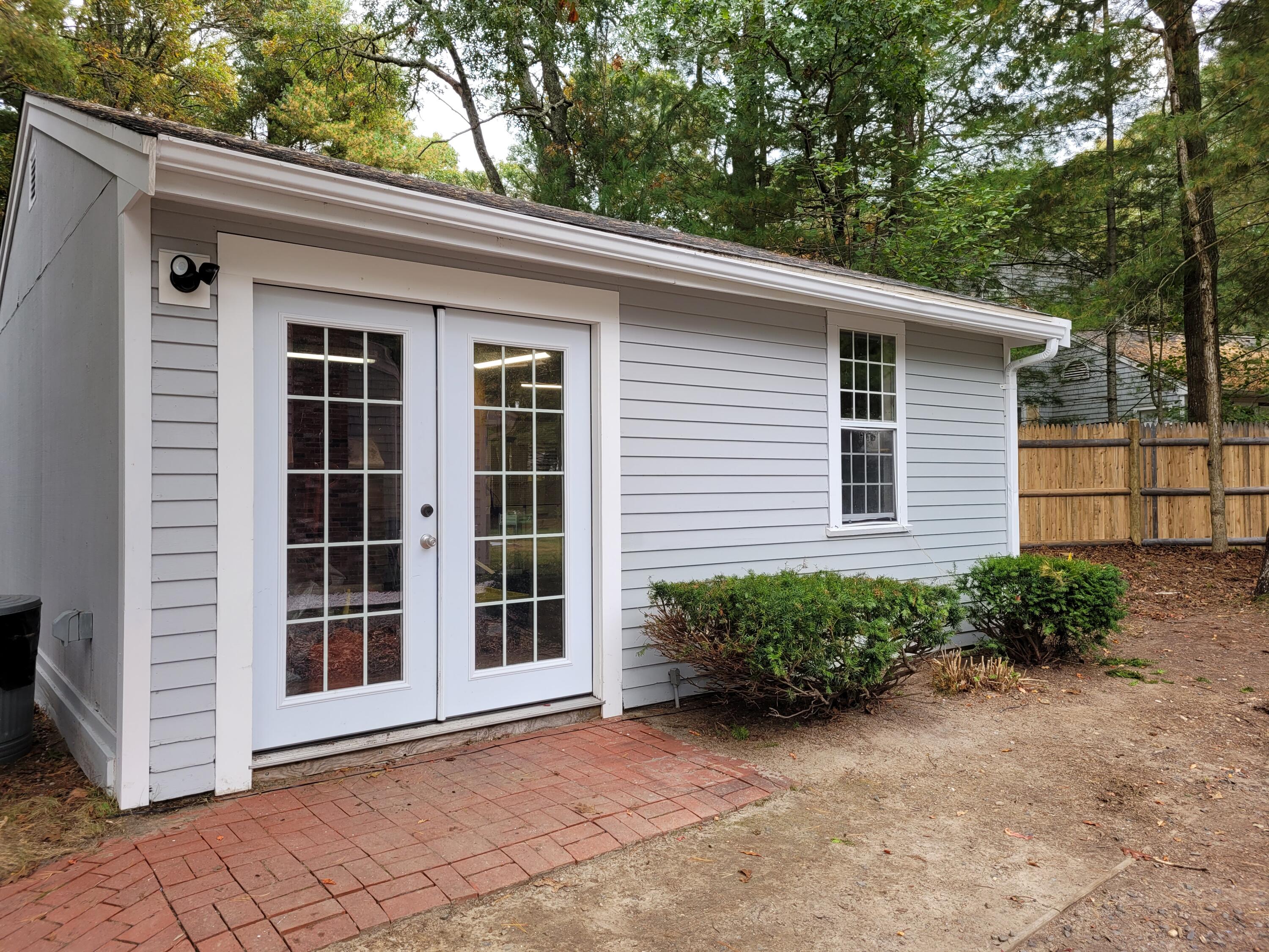 130 Foxglove Road Centerville, MA 02632 - Photo 4 of 65 a front view of a house with garden