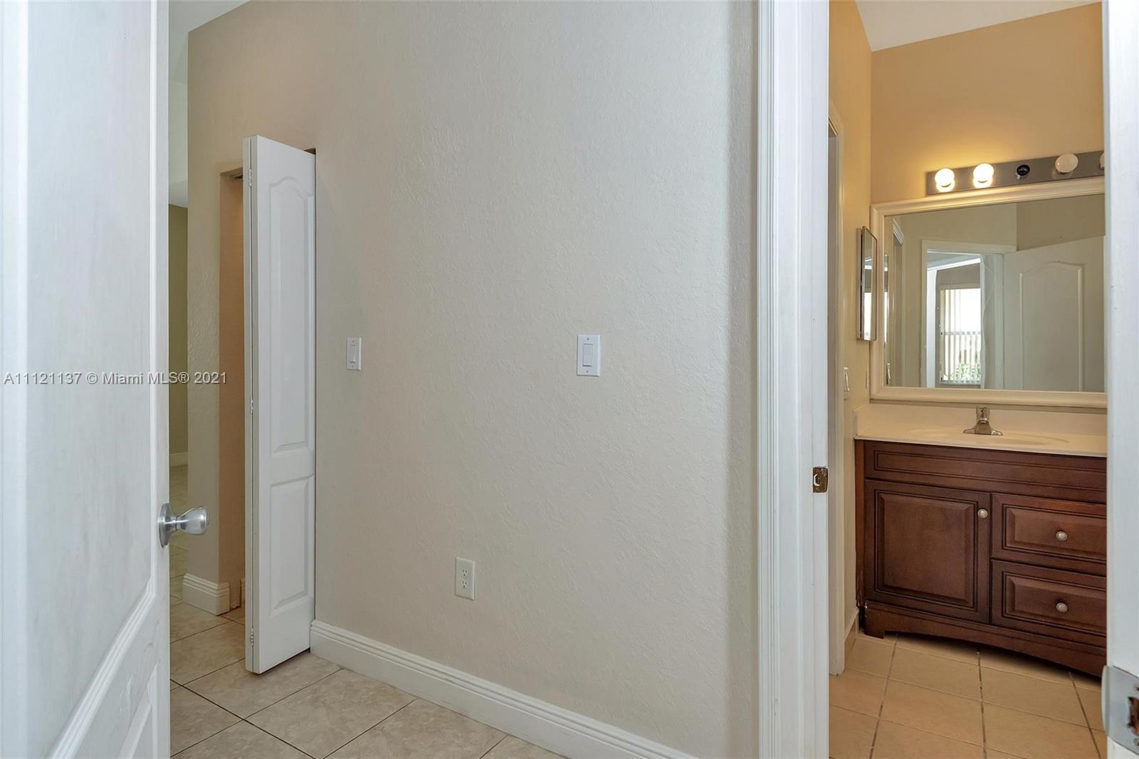 1072 Northeast 40th Road Homestead, FL 33033 - Photo 13 of 49 Gallery Image 13
