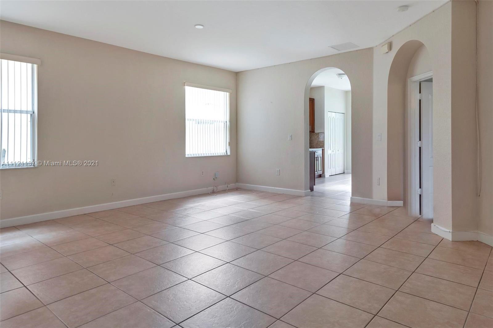 1072 Northeast 40th Road Homestead, FL 33033 - Photo 4 of 49 Gallery Image 4