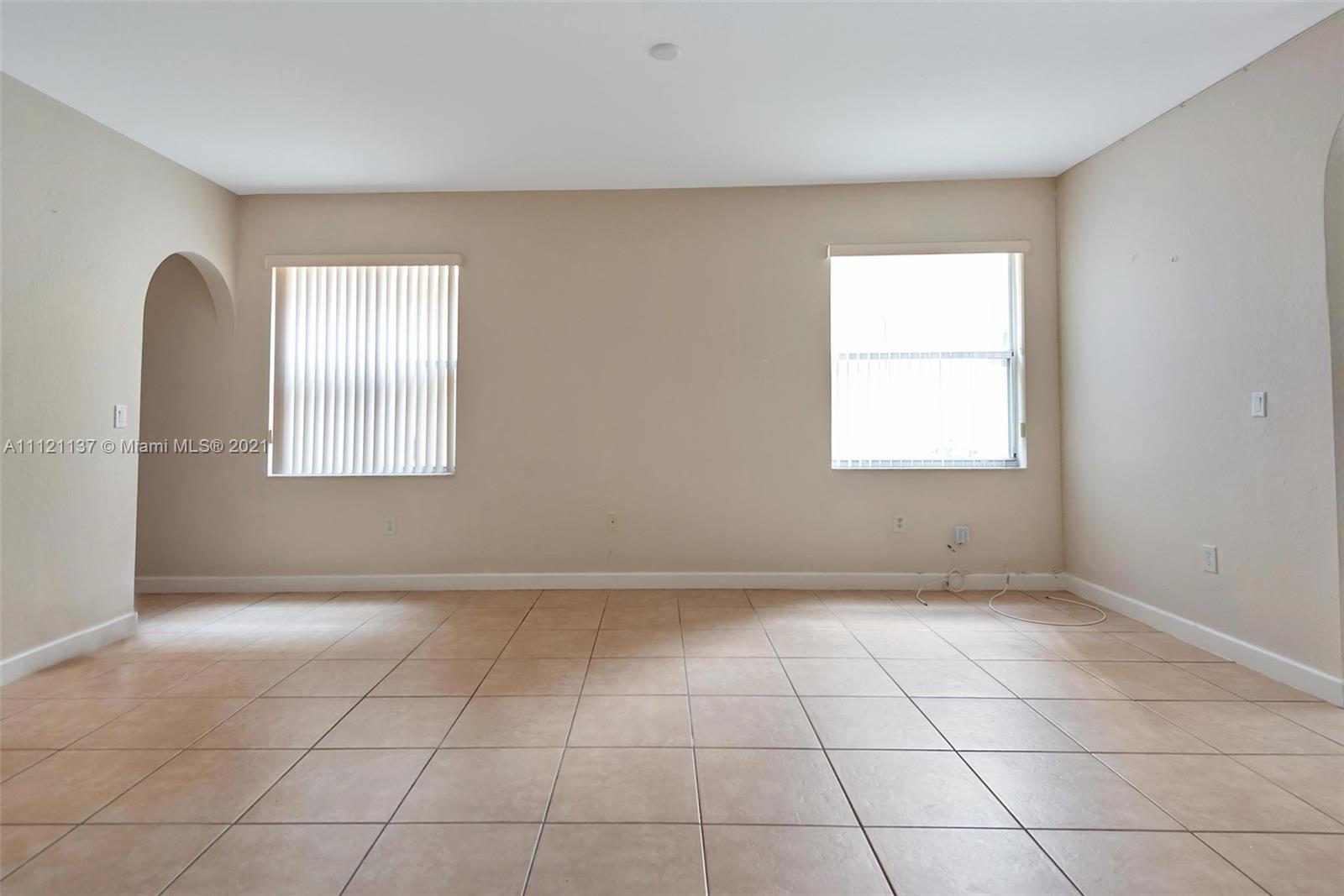 1072 Northeast 40th Road Homestead, FL 33033 - Photo 5 of 49 Gallery Image 5
