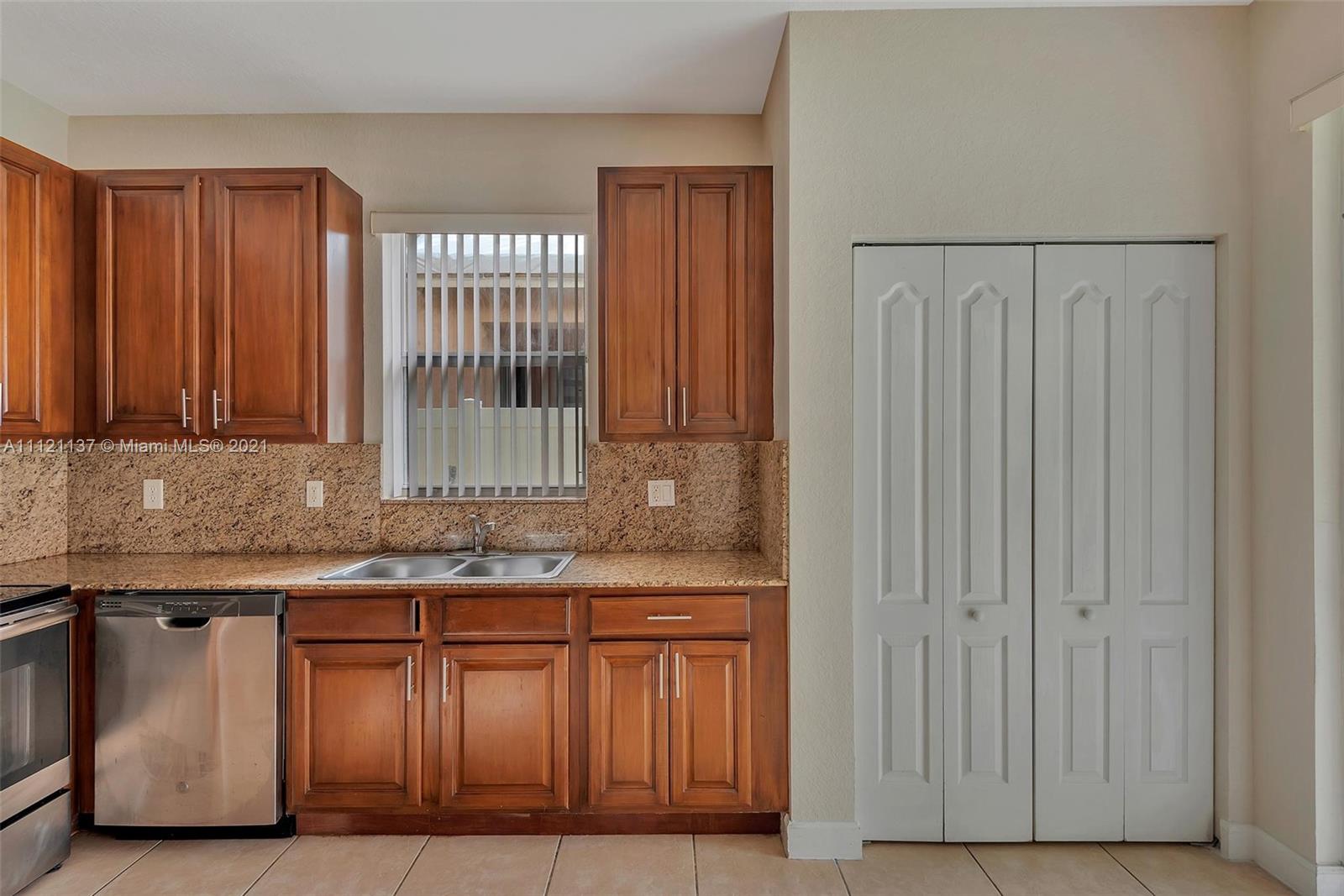 1072 Northeast 40th Road Homestead, FL 33033 - Photo 9 of 49 Gallery Image 9
