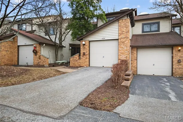 $239,000 | 624 Painted Vista Drive, Ballwin, MO 63021