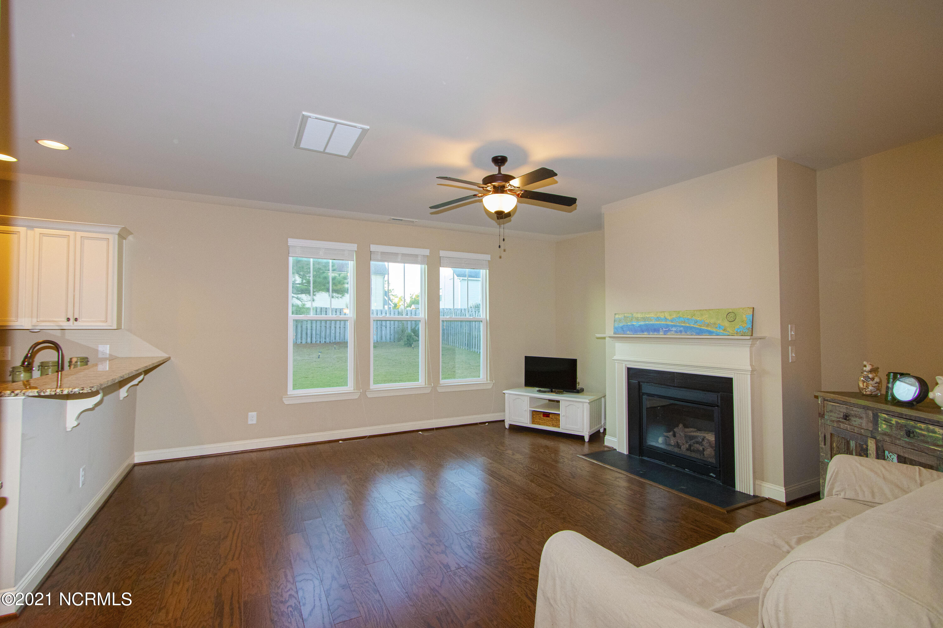 209 Willow Ridge Drive Holly Ridge, NC 28445 - Photo 3 of 27 Living Room