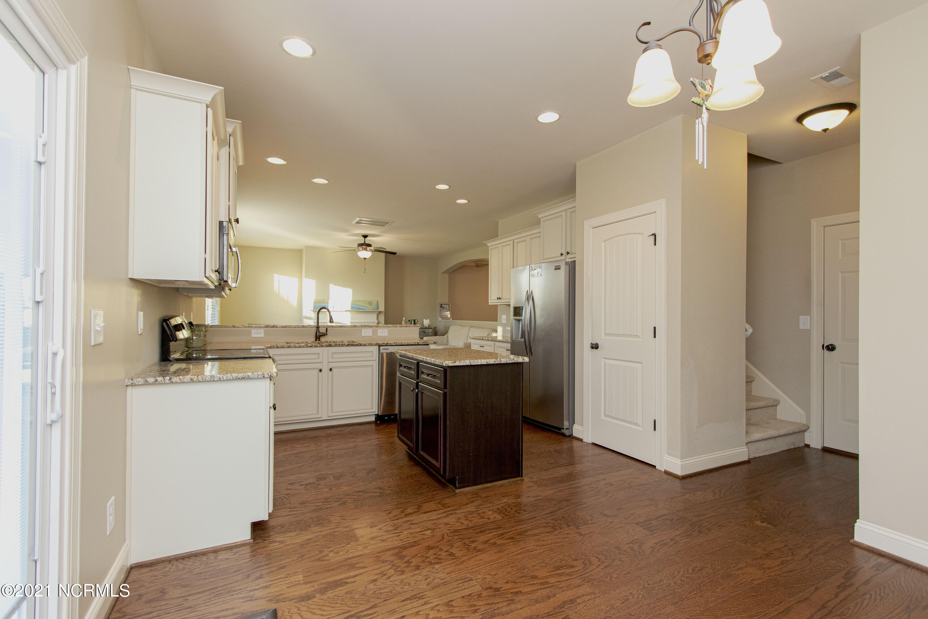 209 Willow Ridge Drive Holly Ridge, NC 28445 - Photo 6 of 27 KitchenMain