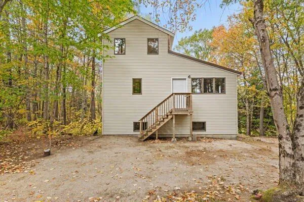 $389,900 | 6 Lookout Lane, Raymond, ME 04071