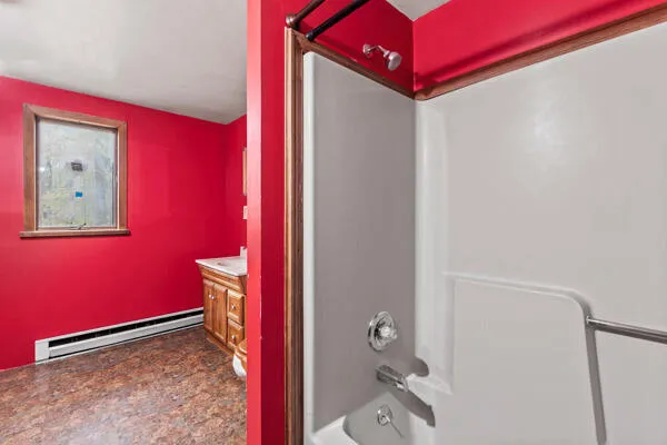 $389,900 | 6 Lookout Lane, Raymond, ME 04071