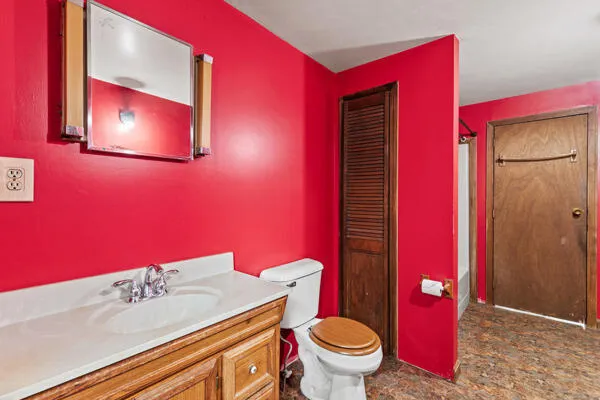 $389,900 | 6 Lookout Lane, Raymond, ME 04071