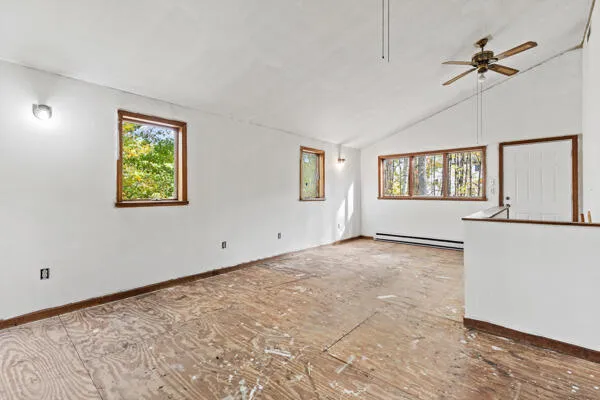 $389,900 | 6 Lookout Lane, Raymond, ME 04071