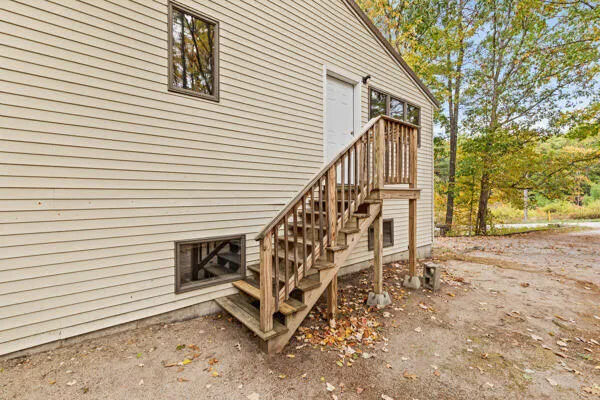 $389,900 | 6 Lookout Lane, Raymond, ME 04071