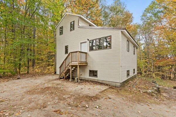 $389,900 | 6 Lookout Lane, Raymond, ME 04071