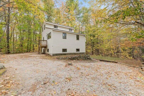 $389,900 | 6 Lookout Lane, Raymond, ME 04071