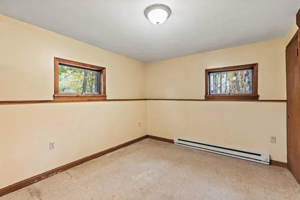 $389,900 | 6 Lookout Lane, Raymond, ME 04071