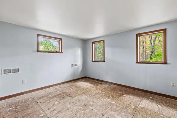 $389,900 | 6 Lookout Lane, Raymond, ME 04071