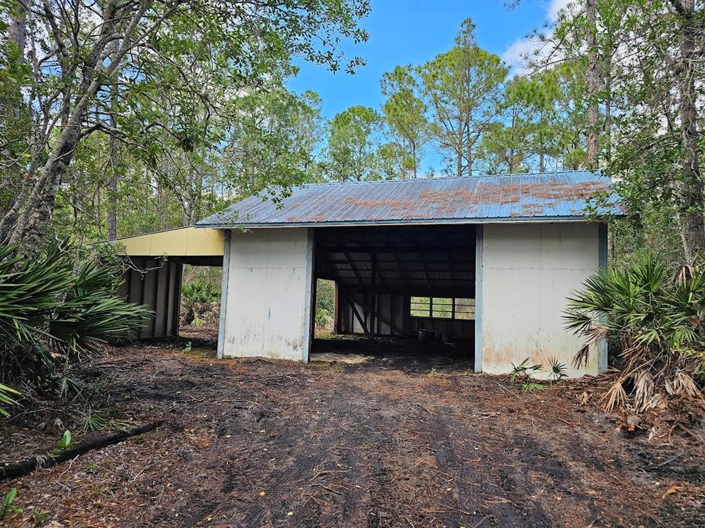 804 Shell Harbor Road Pierson, FL 32180 - Photo 21 of 27 a front view of a house with a garden