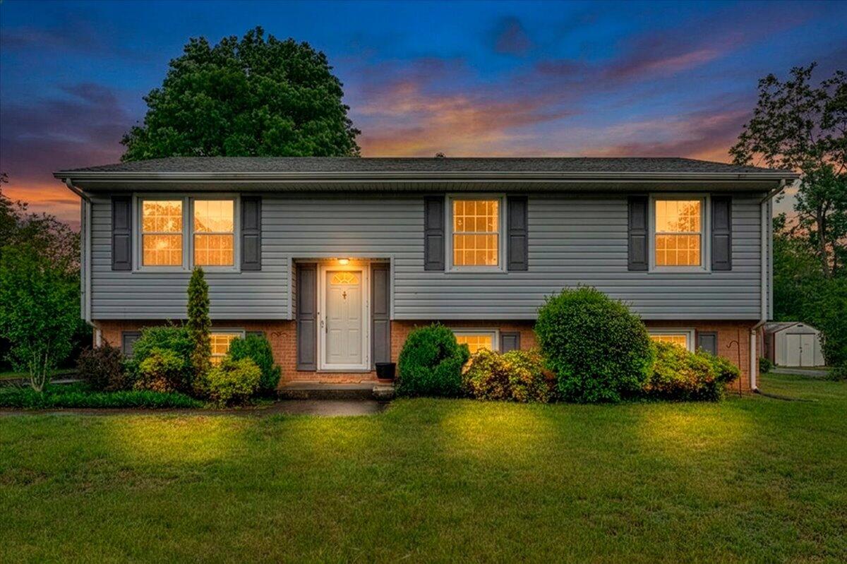 3722 Meadowlark Road Roanoke, VA 24018 - Photo 1 of 44 01-MIB06009-R5F